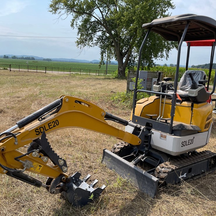 #9724 • Sdlanch Mini Excavator SDLE20