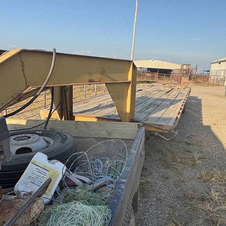 2001 HayBuster 32'+5 Tandem Dual Gooseneck Flatbed Trailer