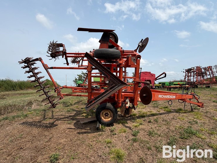richardson-ae4-30-4-image-8