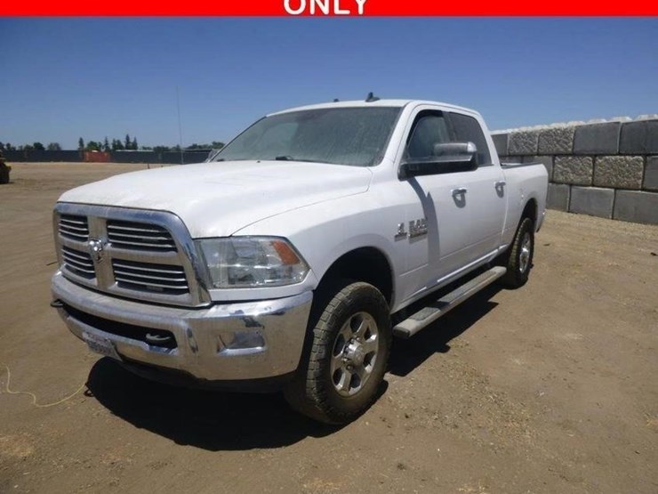 2017-dodge-3500-image-1