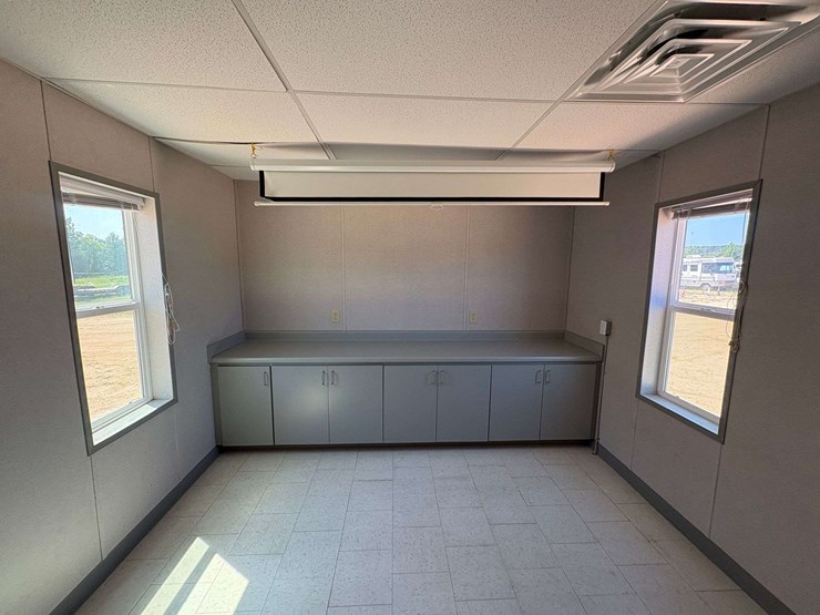 mobile-56'-office-building-image-19