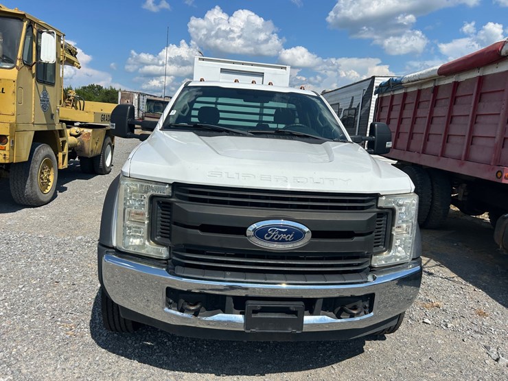 2017-ford-f550-image-3