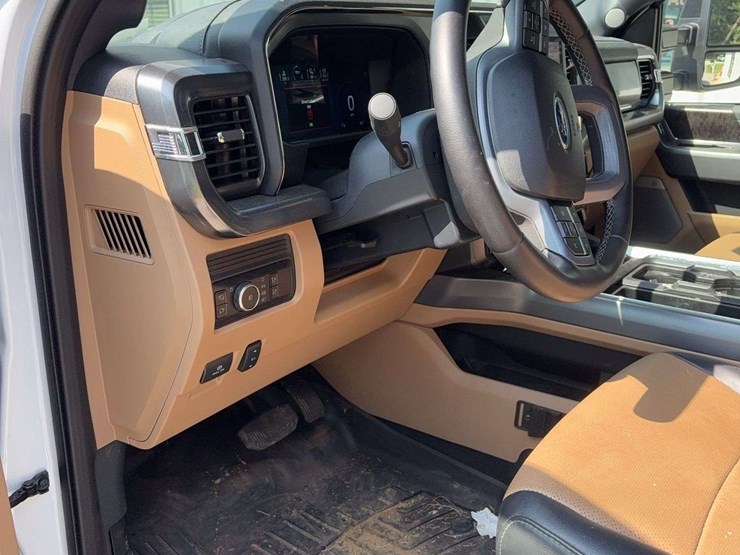 2025-ford-f350-image-8