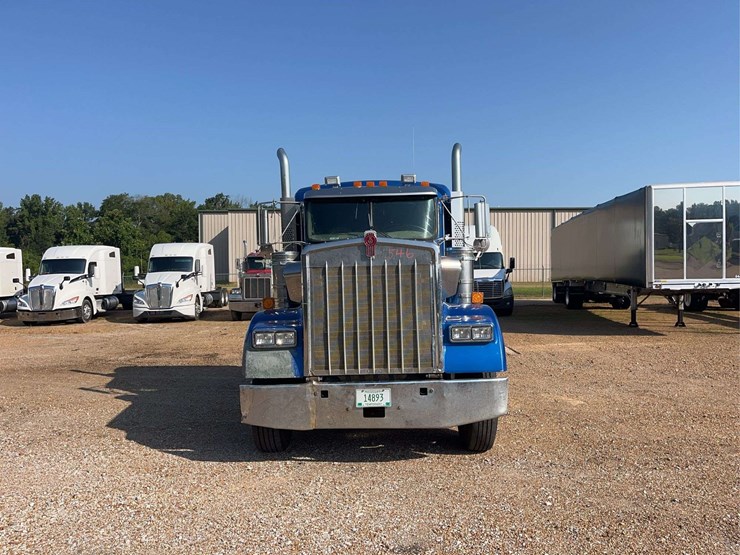 2015-kenworth-w9-series-tractor-truck-image-9