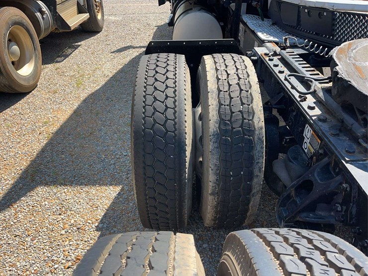 2022-kenworth-t680-image-14