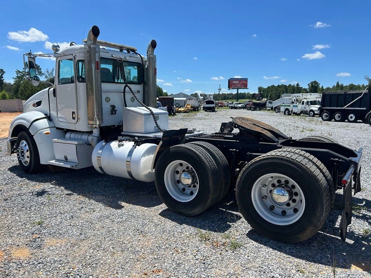 2010-peterbilt-386-image-5