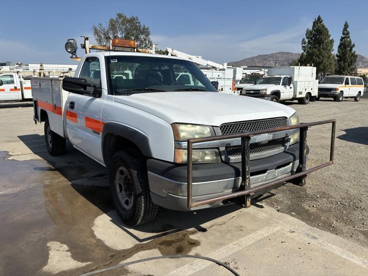 2003-chevrolet-silverado-2500-image-2