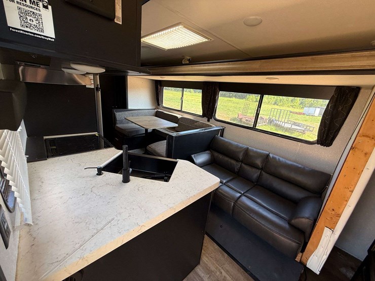 2022-grey-wolf-bumper-pull-camper-image-16