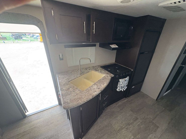 2018-sportsmen-le-32'-bumper-pull-camper-image-23