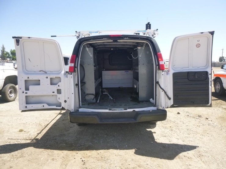 2015-chevrolet-express-2500-image-16