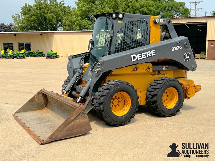 2017-deere-332g-image-1