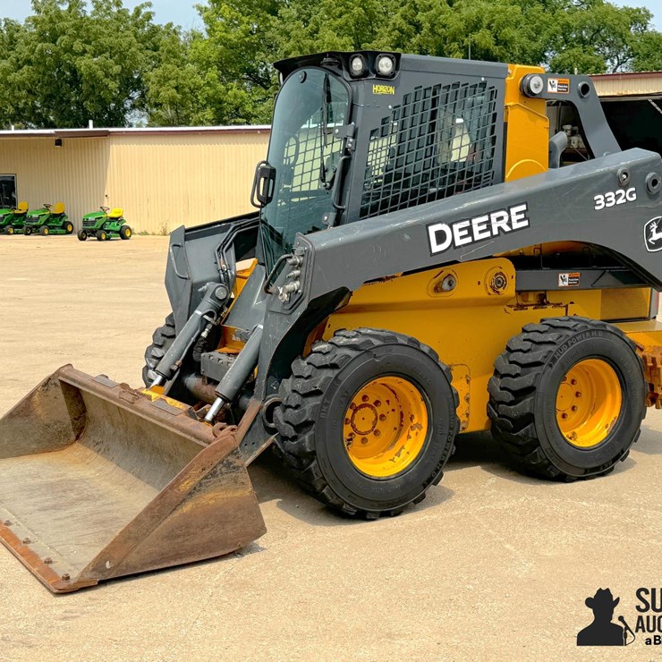 2017 DEERE 332G