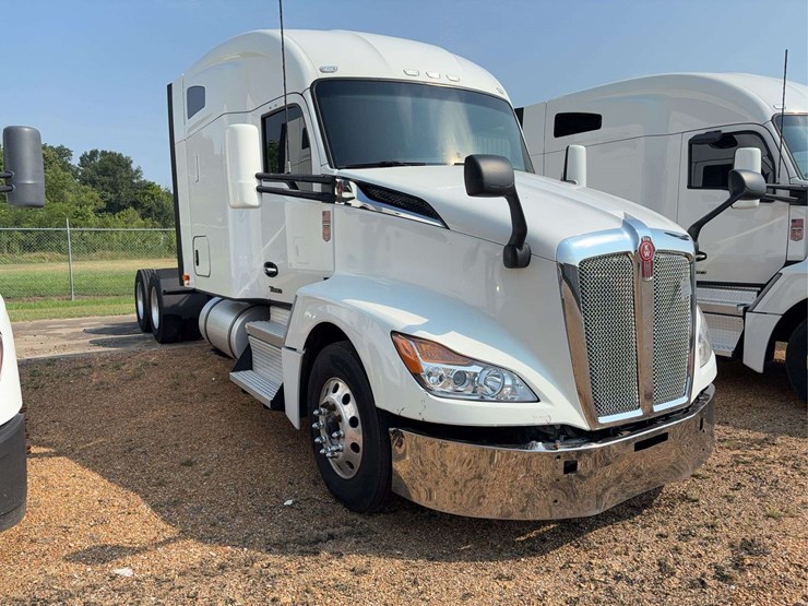 2022-kenworth-t680-image-2