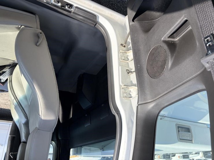 2011-chevrolet-colorado-image-12