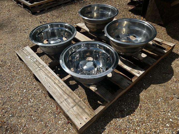 #1612-•-(4)-stainless-hub-caps-image-4