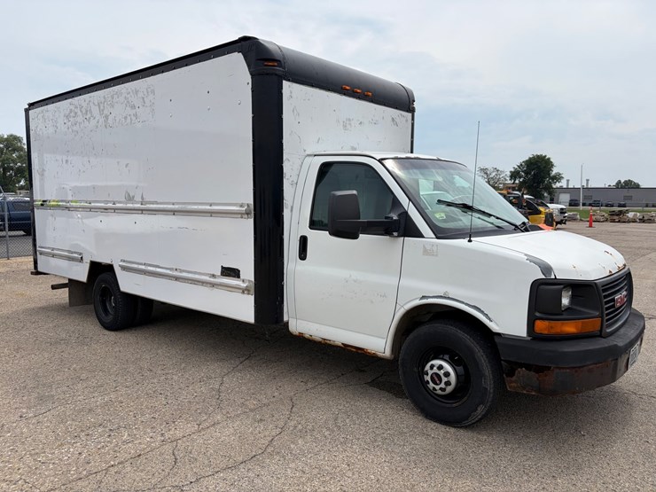 2010-gmc-3500-image-3
