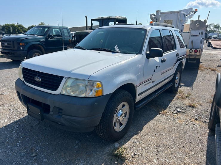 2005-ford-explorer-image-2
