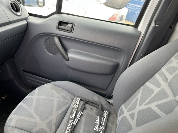 2010-ford-transit-connect-image-18