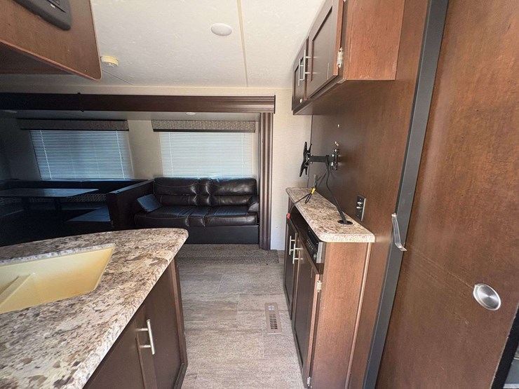 2018-sportsmen-le-32'-bumper-pull-camper-image-17