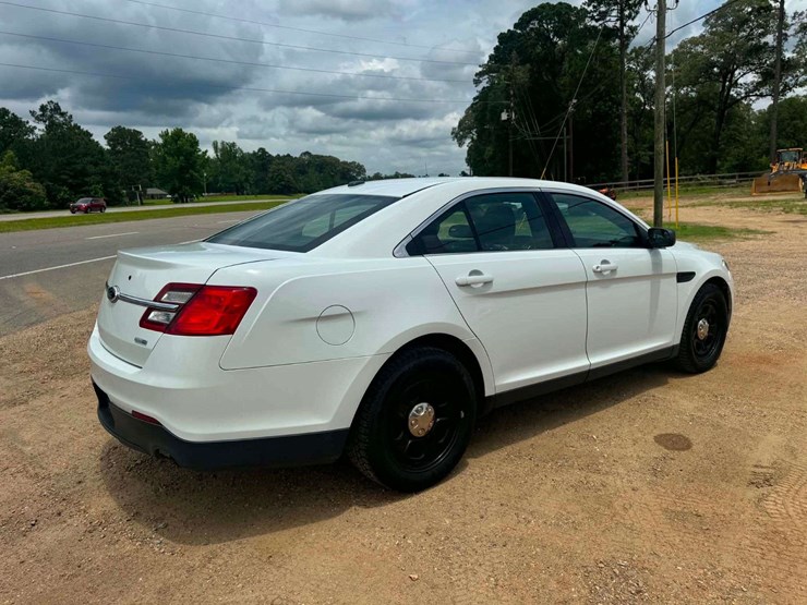 2015-ford-taurus-4-door-sedan-police-(179,713-miles)-image-4