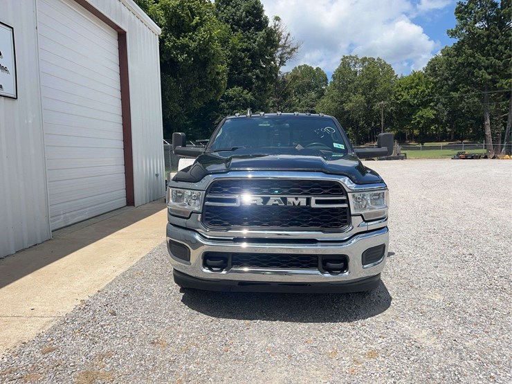 2022-dodge-3500-image-3