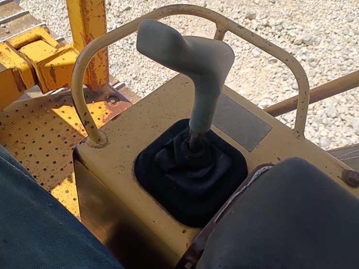 caterpillar-d4c-image-30