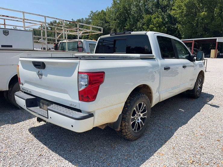 2022-nissan-titan-image-2