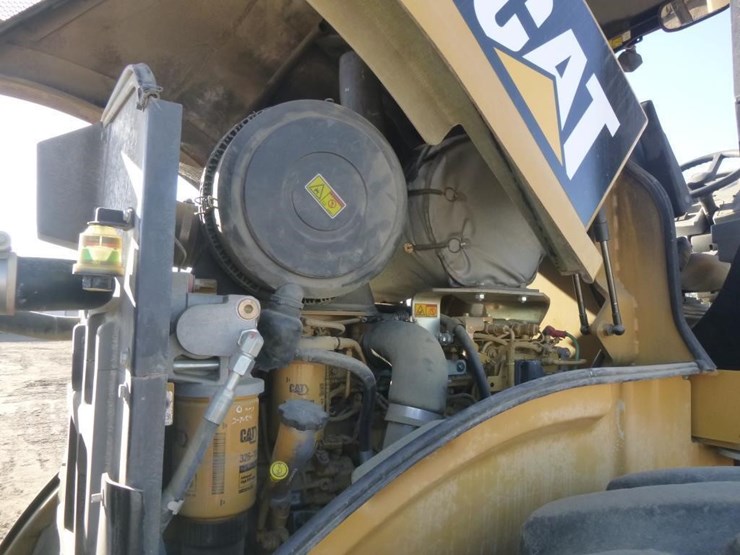 2011-caterpillar-cp56-image-24