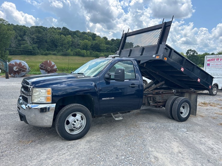 2009-chevrolet-3500-image-1