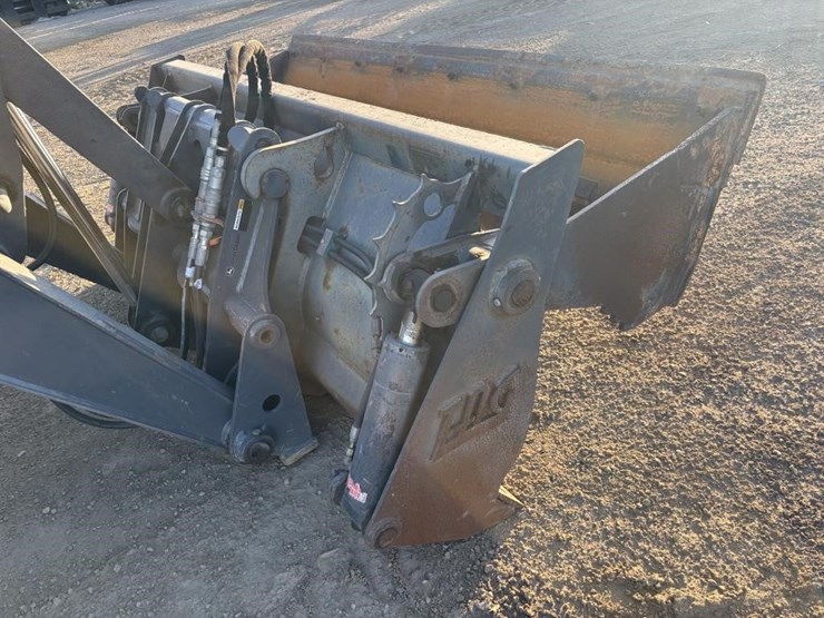 2020-deere-210l-image-12