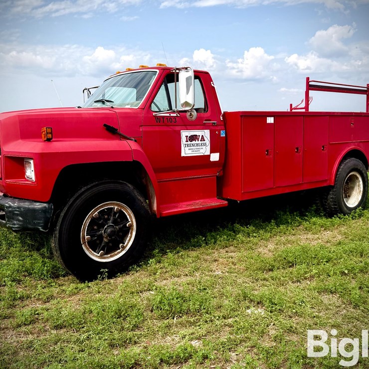 1993 FORD F700