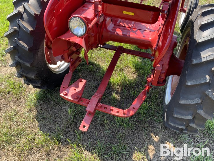 1953-mccormick-farmall-super-a-2wd-tractor-image-14