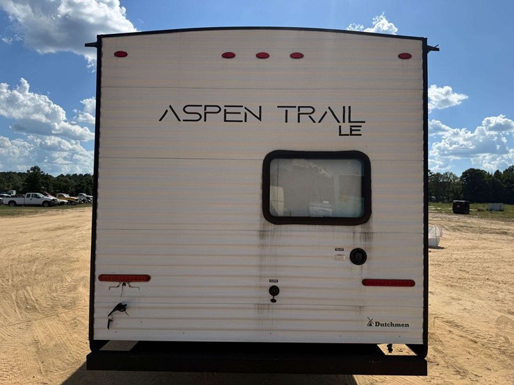 2021-keystone-bumper-pull-camper-image-10