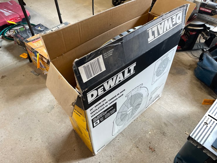 #10121-•-dewalt-20"-drum-fan-image-1