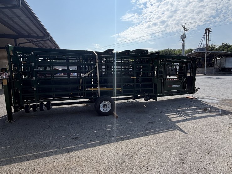 new/unused-arrowquip-heeler-75c-portable-corral,-chute-and-alley-image-6