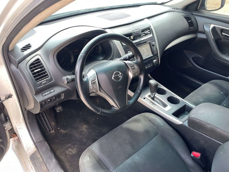 2015-nissan-altima-sv-4-door-sedan-(163,832-miles)-image-11