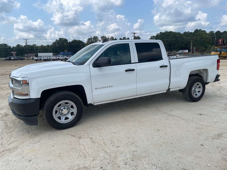 2017-chevrolet-silverado-1500-image-1
