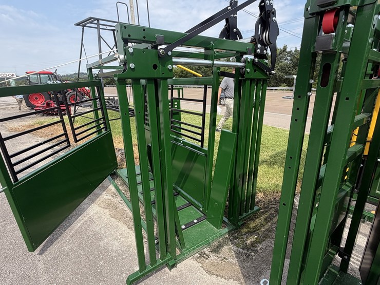 new/unused-arrowquip-easylock-33-series-chute-image-4