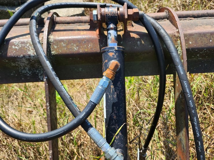 #2833-•-hydraulic-grapple-attachment-image-2