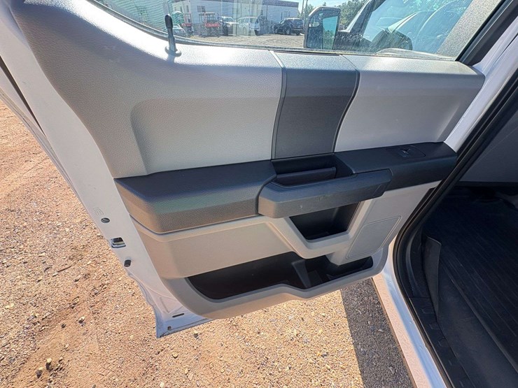 2017-ford-f150-image-15