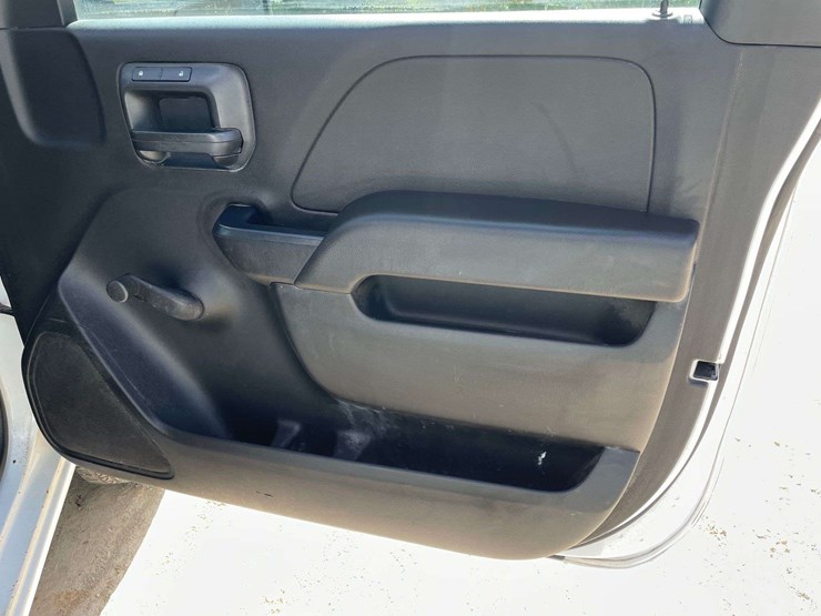 2017-chevrolet-silverado-3500-image-17