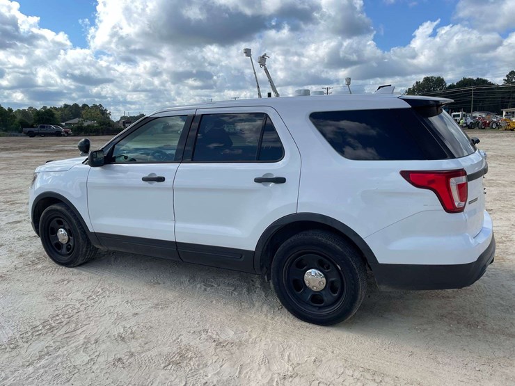 2017-ford-explorer-image-2