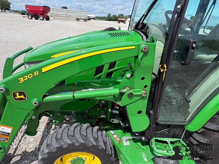 2023-john-deere-3033r-image-15