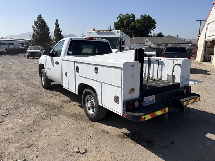 2010-chevrolet-silverado-2500-image-4