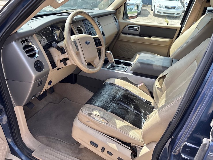2013-ford-expedition-image-8