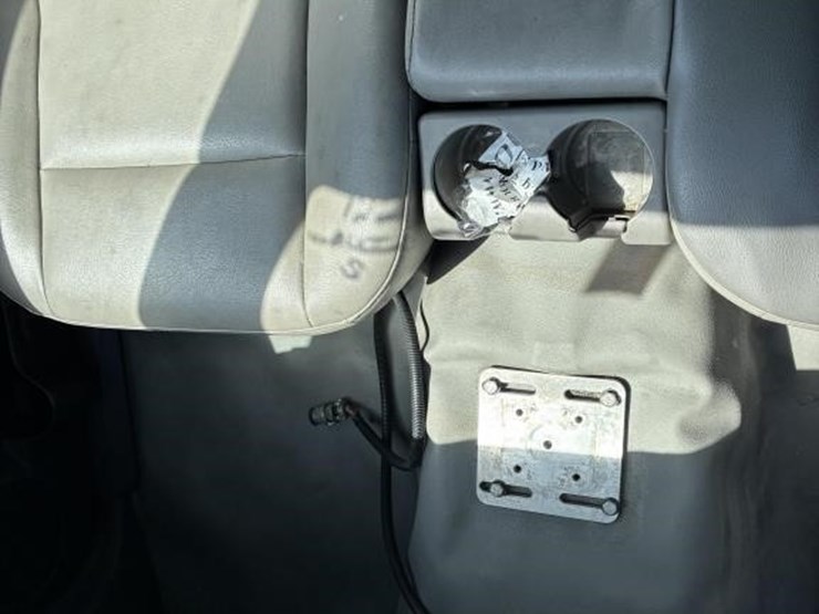 2011-chevrolet-colorado-image-16