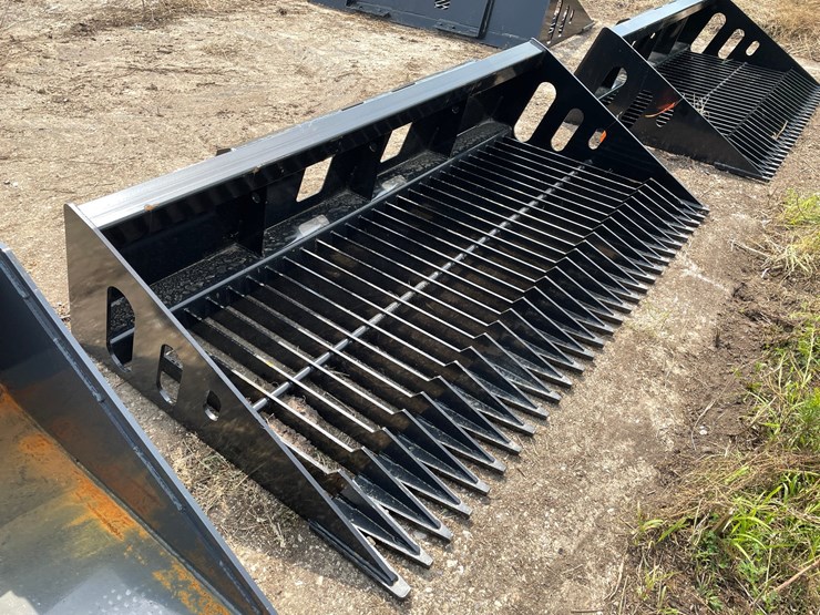 #9812-•-wolverine-78"-rock-bucket-attachment-image-3