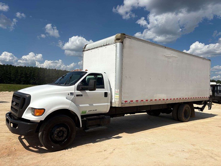 2013-ford-f750-image-1