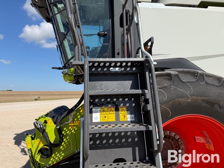 2022-claas-lexion-8600-image-10