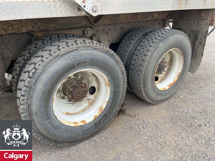 2016-freightliner-114sd-image-11